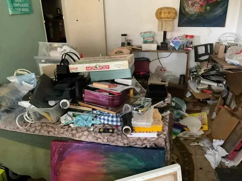 Before house clearance in Pool